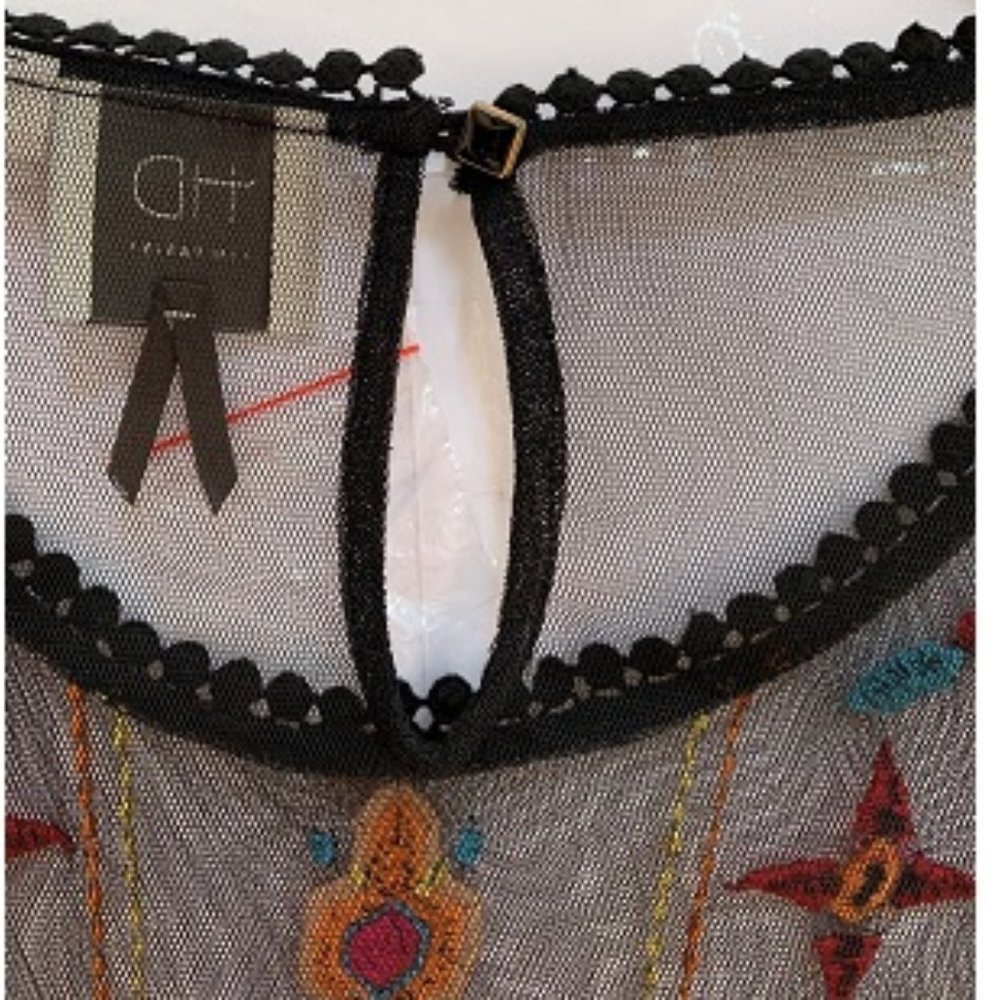 HD in PARIS Aaina embroidered mesh sleeveless black tunic top - Picture 7 of 11